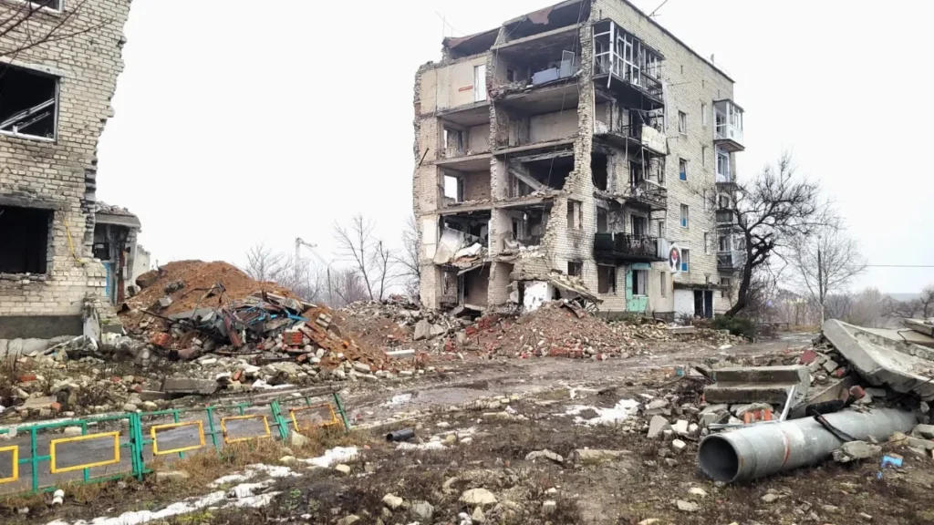 eastern Ukraine, damaged buildings