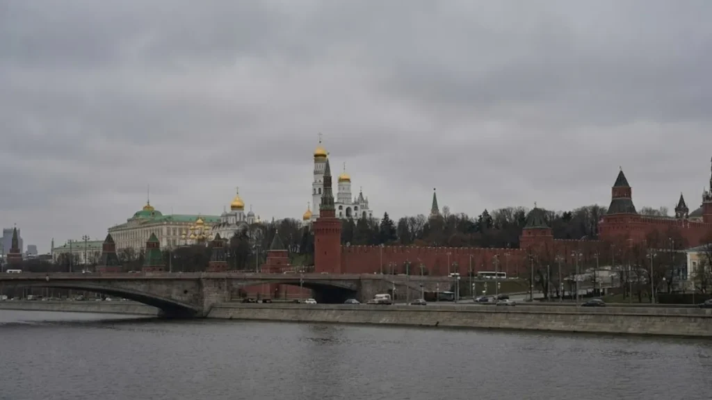 Kremlin complex in Moscow under overcast skies